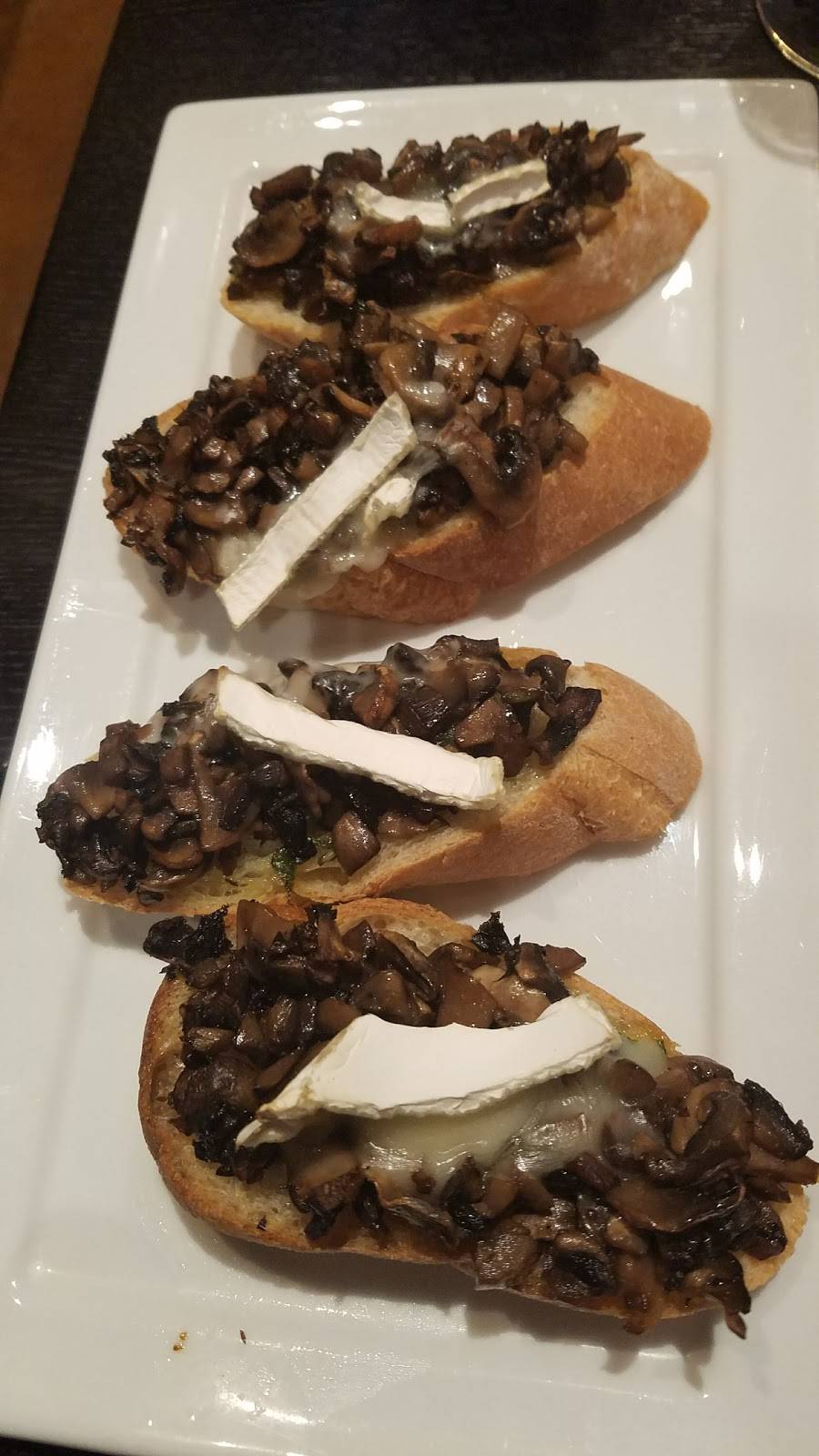 La Dolce Vita Wine Lounge | restaurant | 151 Petaluma Blvd S, Petaluma, CA 94952, USA | 7077636363 OR +1 707-763-6363