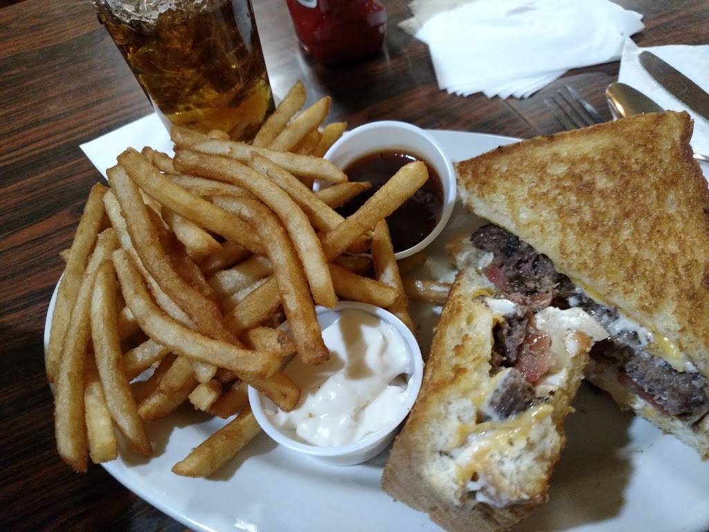 McKennas Village Restaurant | restaurant | 321 N Lincoln Ave, Lakeview, MI 48850, USA | 9893529918 OR +1 989-352-9918