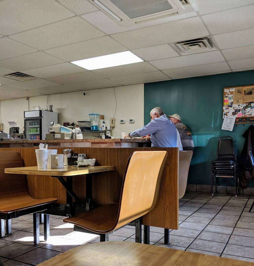 Petes Grill | restaurant | 137 Piedmont Ave, Gibsonville, NC 27249, USA | 3364496122 OR +1 336-449-6122