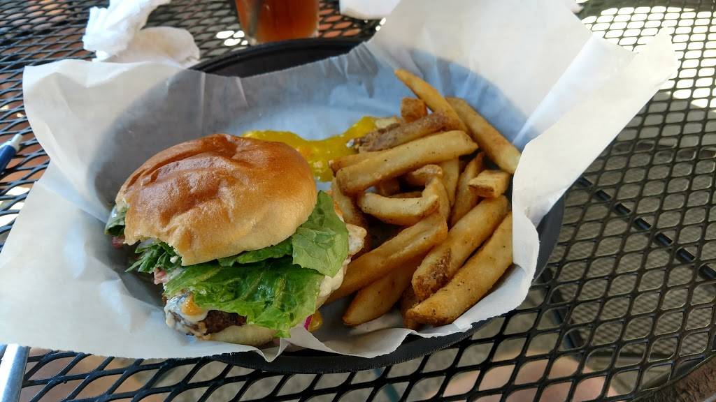 Mangos Bar & Grill | restaurant | 16430 Booker T Washington Hwy, Moneta, VA 24121, USA | 5407211632 OR +1 540-721-1632