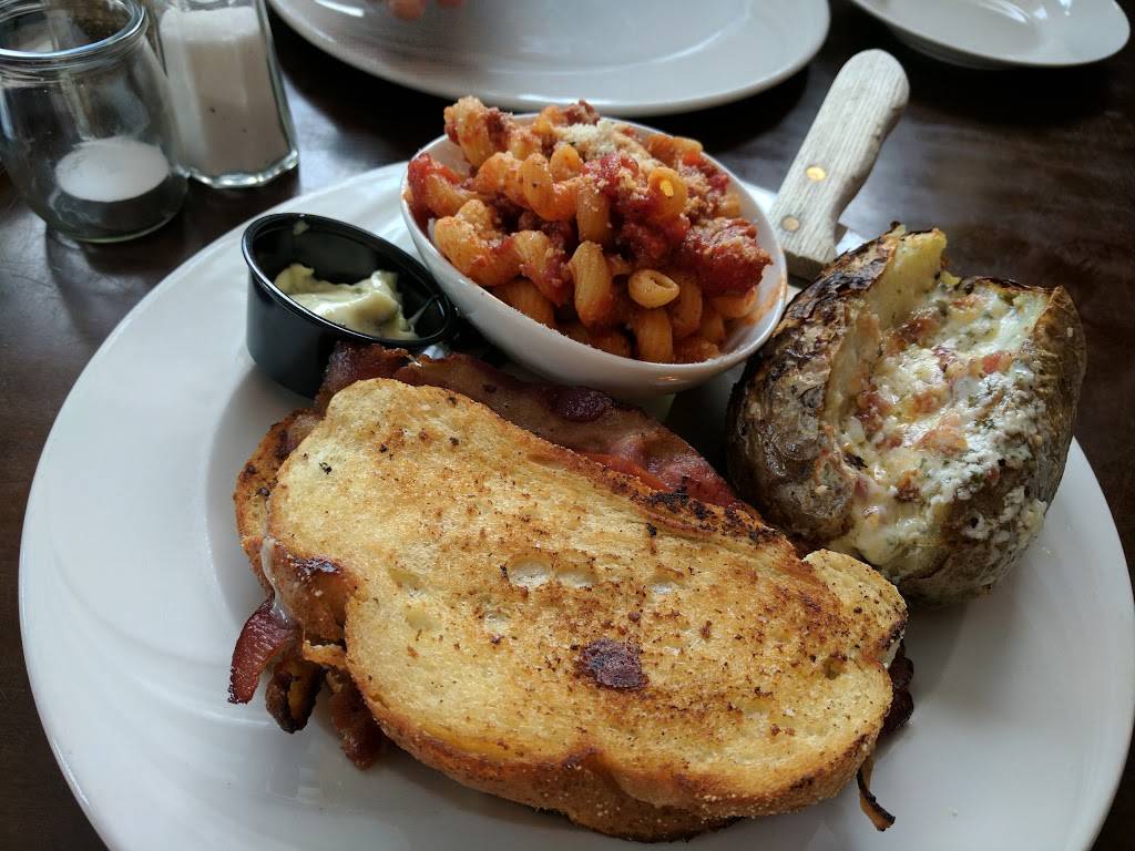 The Farmhouse Restaurant | restaurant | 268 Bradford St, Barrie, ON L4N 3B7, Canada | 7057370522 OR +1 705-737-0522