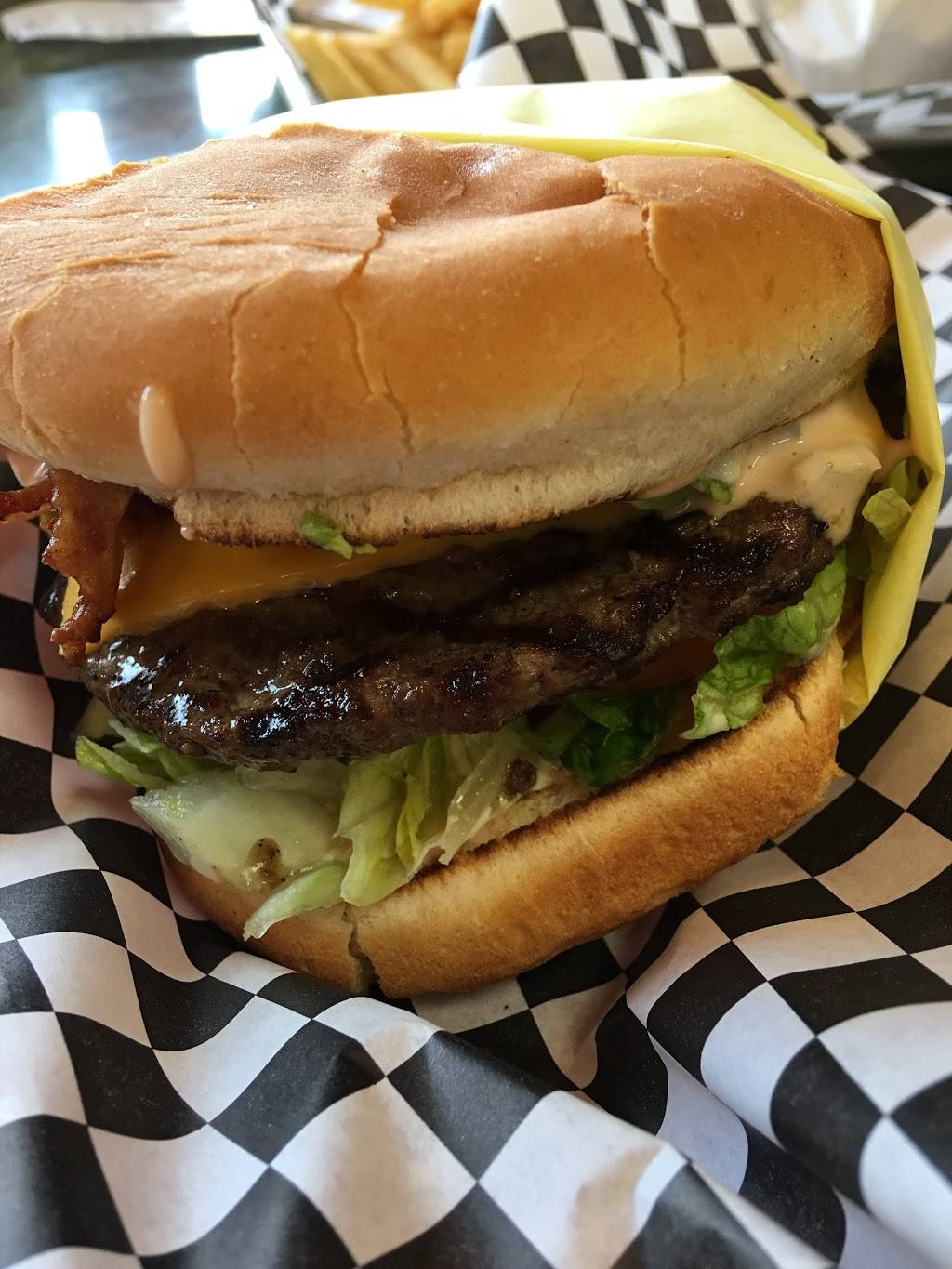 Dukes Burgers | restaurant | 7351 Warner Ave, Huntington Beach, CA 92647, USA | 7148421551 OR +1 714-842-1551