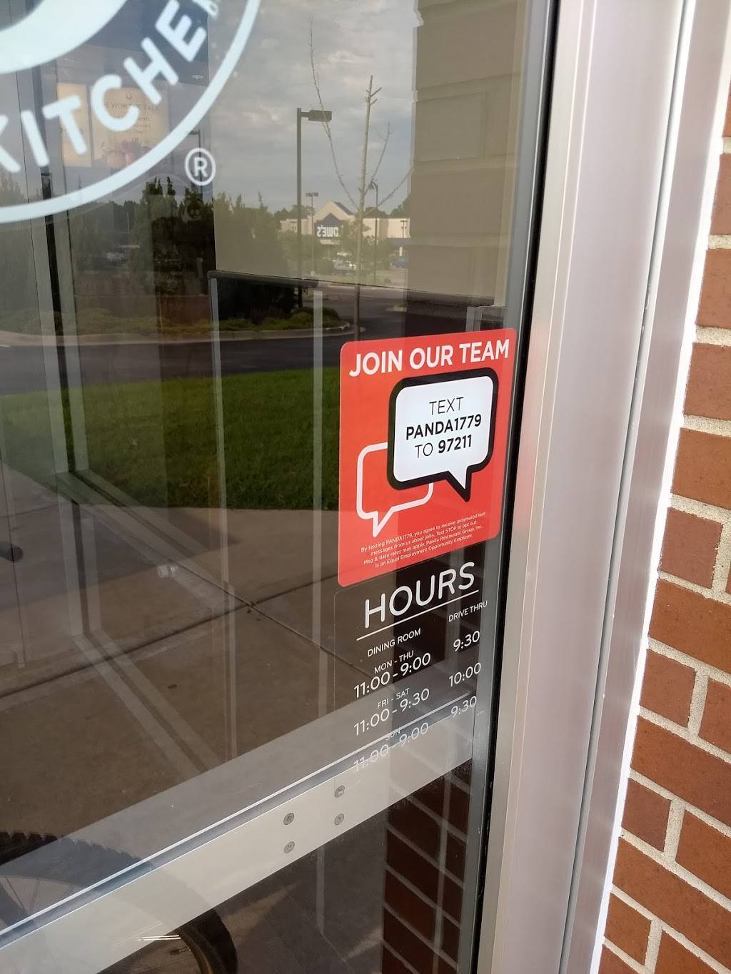 Panda Express | restaurant | 4901 N Oak Trafficway #4, Kansas City, MO 64118, USA | 8164553199 OR +1 816-455-3199