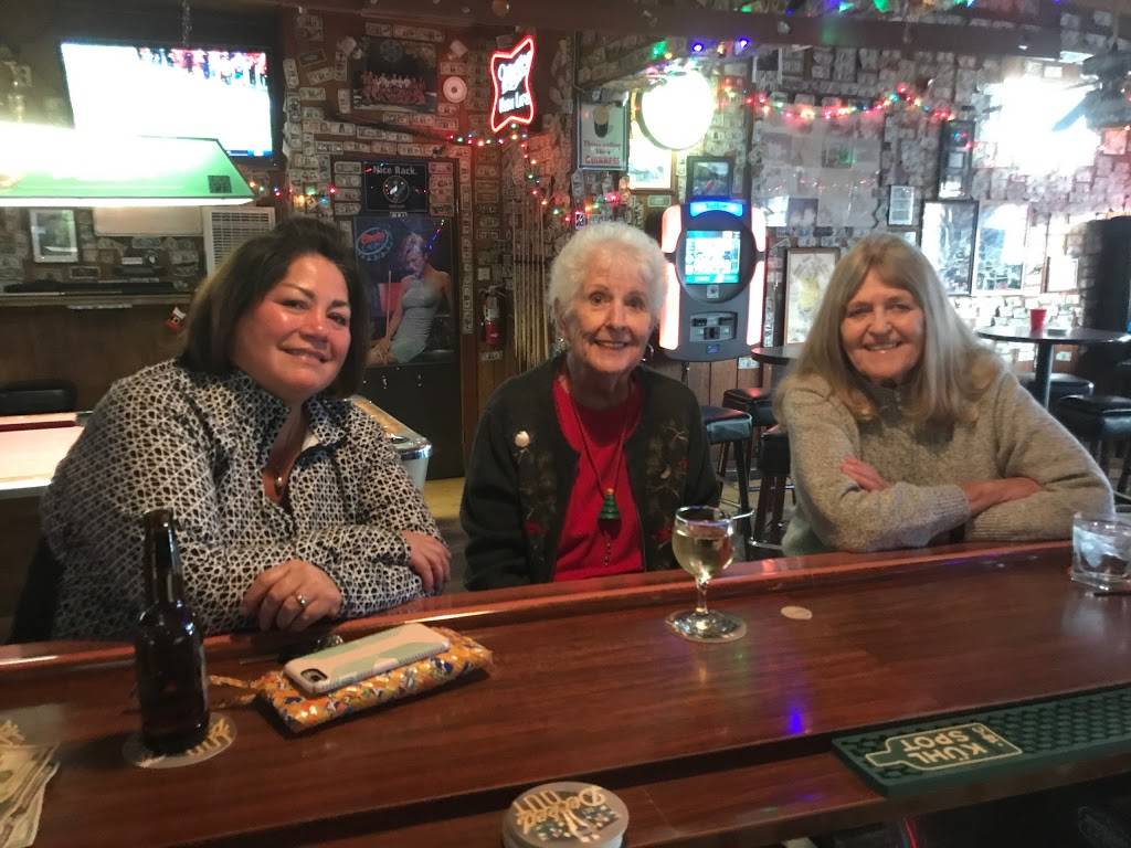 Paul & Eddies Monta Vista Inn | restaurant | 21619 Stevens Creek Blvd, Cupertino, CA 95014, USA | 4082522226 OR +1 408-252-2226