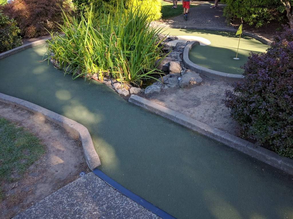 Tualatin Island Greens | restaurant | 20400 SW Cipole Rd, Tualatin, OR 97062, USA | 5036918400 OR +1 503-691-8400