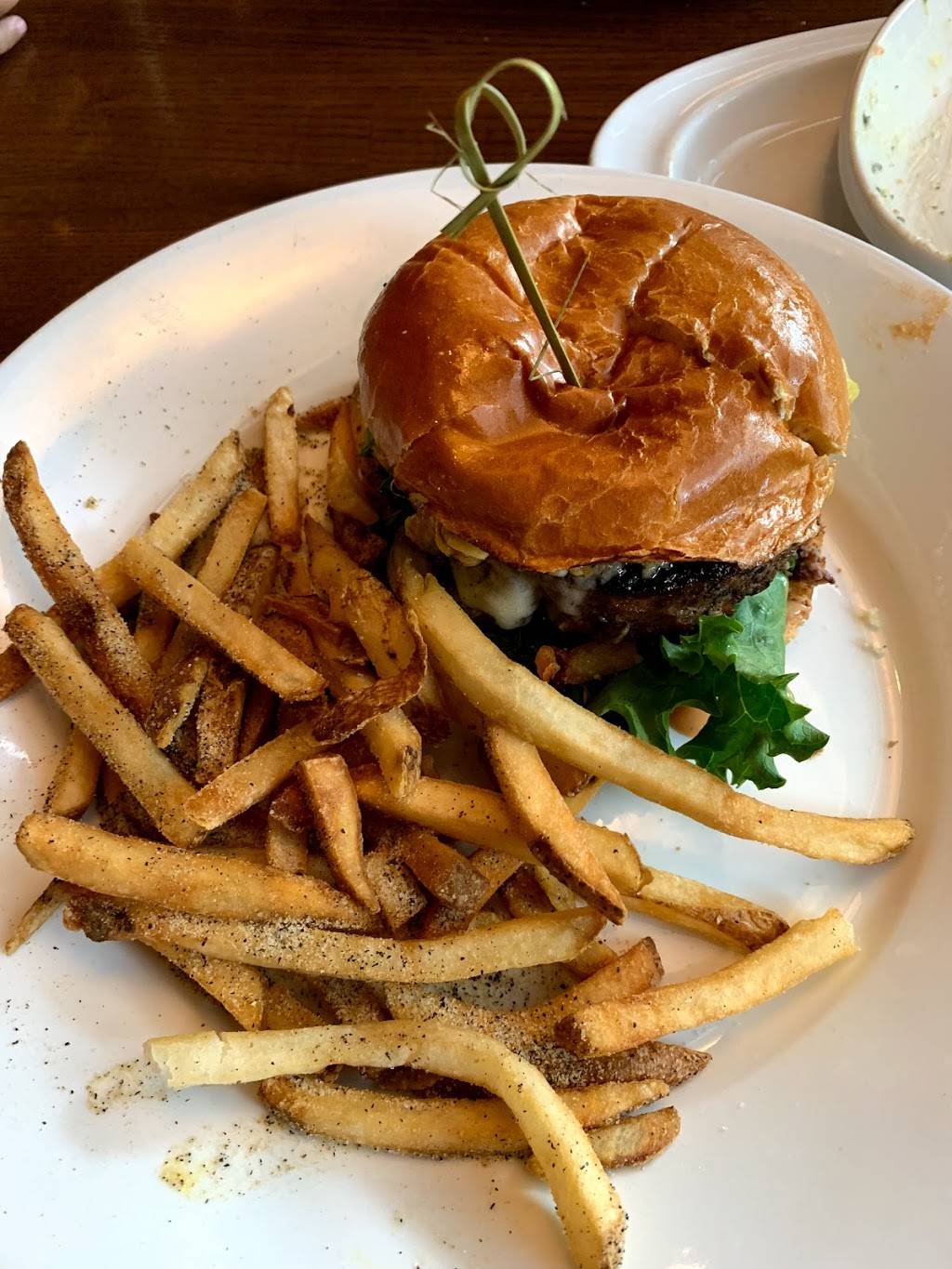 TGI Fridays | restaurant | 111 East Tevis St, Winchester, VA 22601, USA | 5407223059 OR +1 540-722-3059