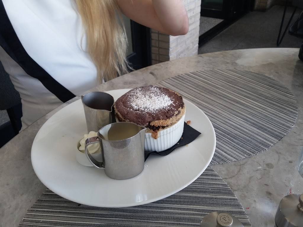 Freds Beverly Hills | restaurant | 9570 Wilshire Blvd, Beverly Hills, CA 90212, USA | 3107775877 OR +1 310-777-5877