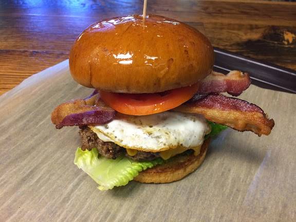 Jay Lovells | restaurant | 766 Sheridan Rd, Highwood, IL 60040, USA | 8477803930 OR +1 847-780-3930