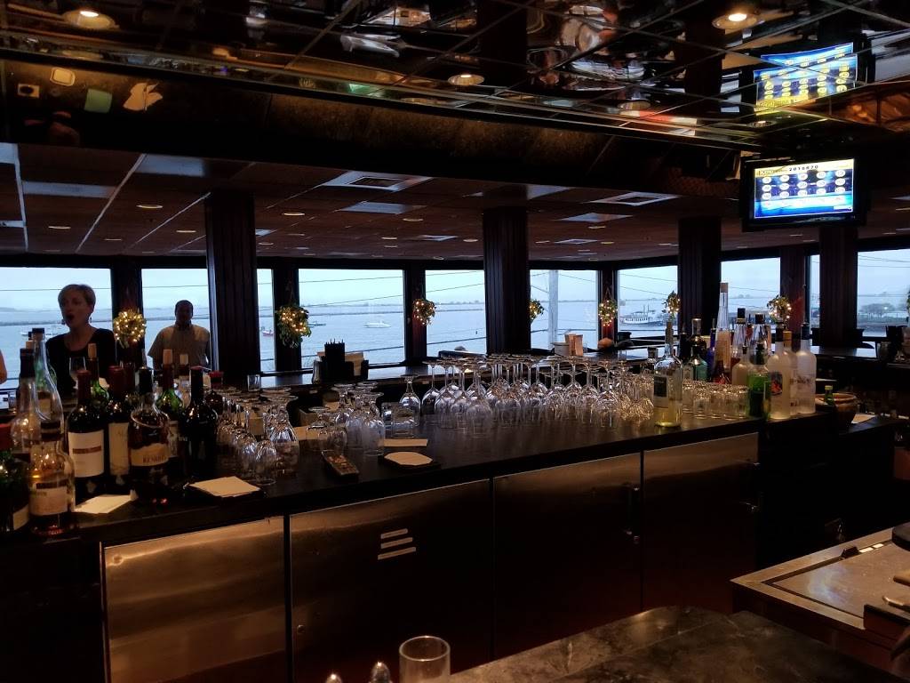 Isaacs | restaurant | 114 Water St, Plymouth, MA 02360, USA | 5088300001 OR +1 508-830-0001