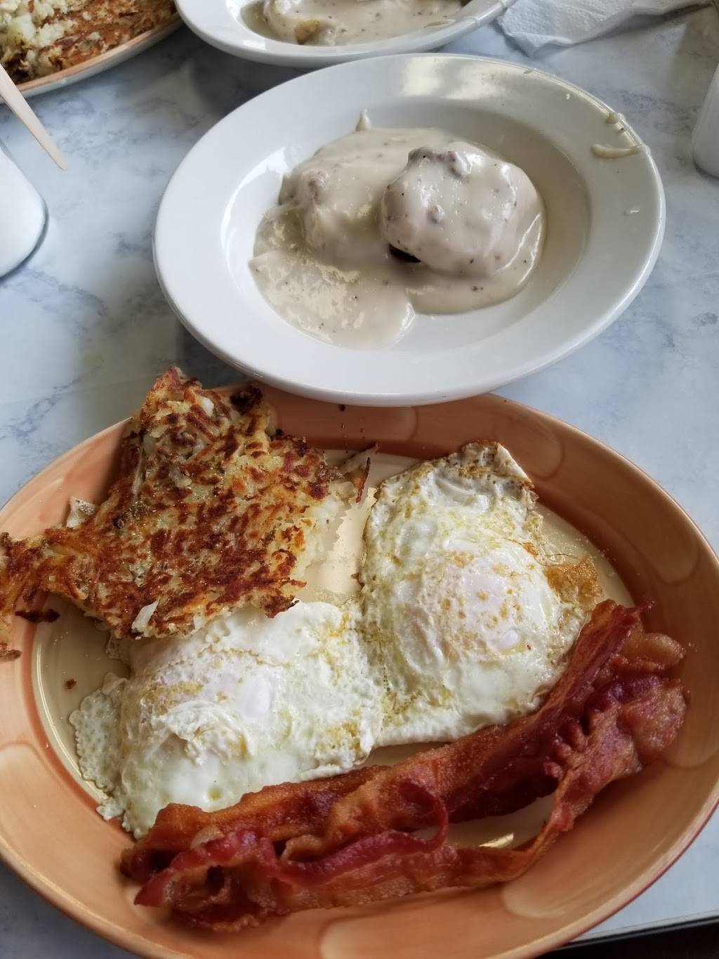 Grips Grill | restaurant | 115 Springfield St, Dayton, OH 45403, USA | 9379387574 OR +1 937-938-7574