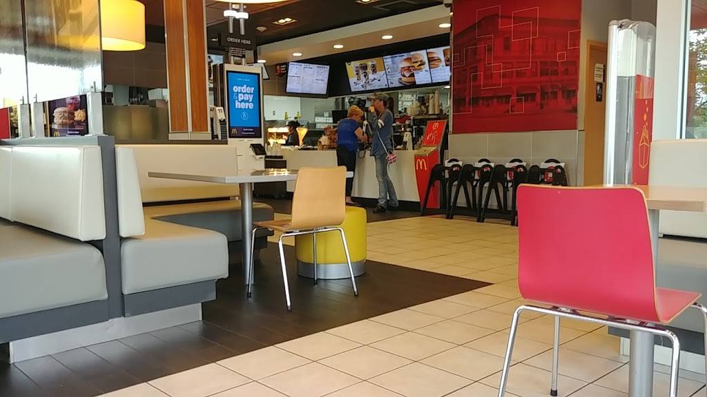 McDonalds | cafe | 133 Main St, Peabody, MA 01960, USA | 9785319513 OR +1 978-531-9513