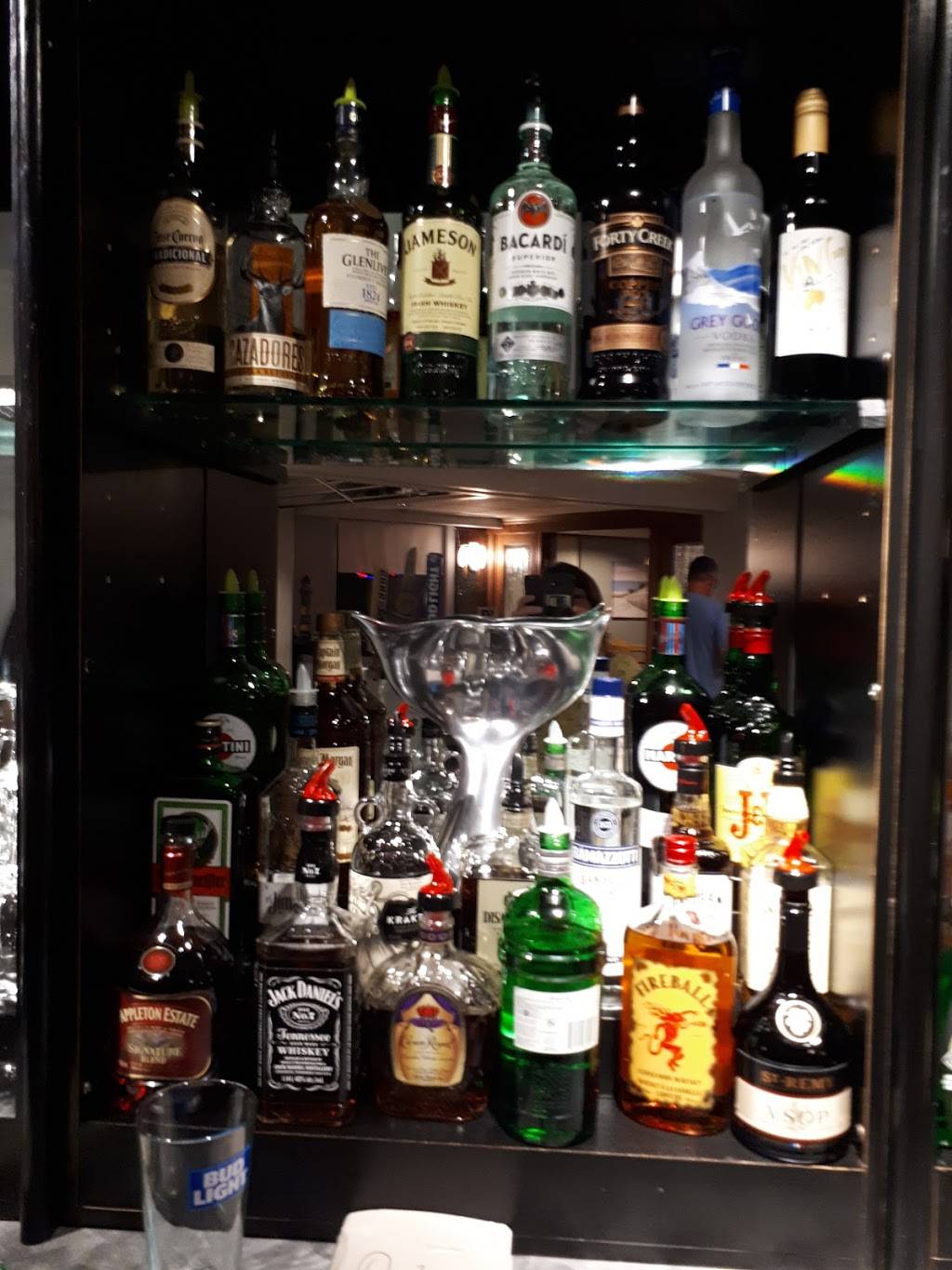 Dockside On The Cove | restaurant | 466 Tisdelle Dr, Tilbury, ON N0P 2L0, Canada | 5196823000 OR +1 519-682-3000