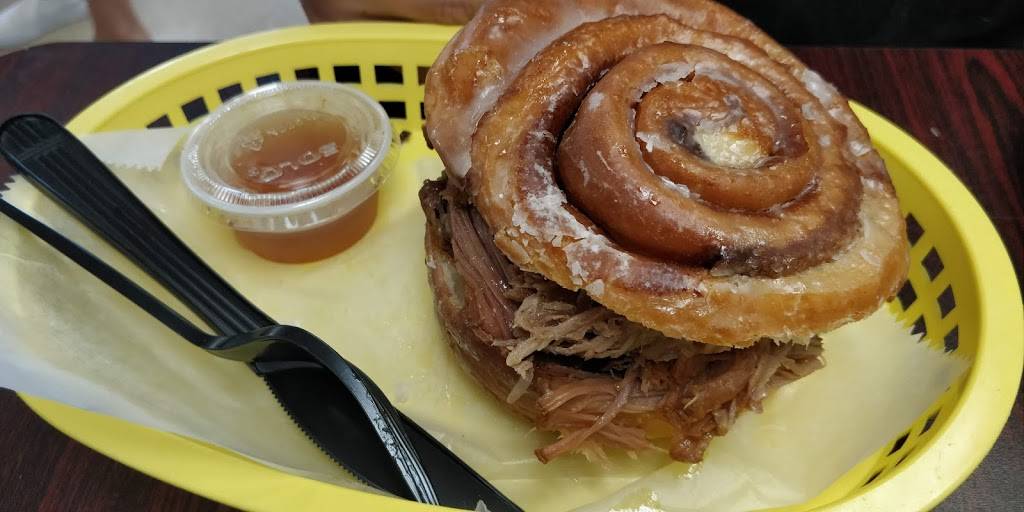 Yummies Donuts & BBQ | bakery | 2001 S Tamiami Trail, Venice, FL 34293, USA | 9414937170 OR +1 941-493-7170