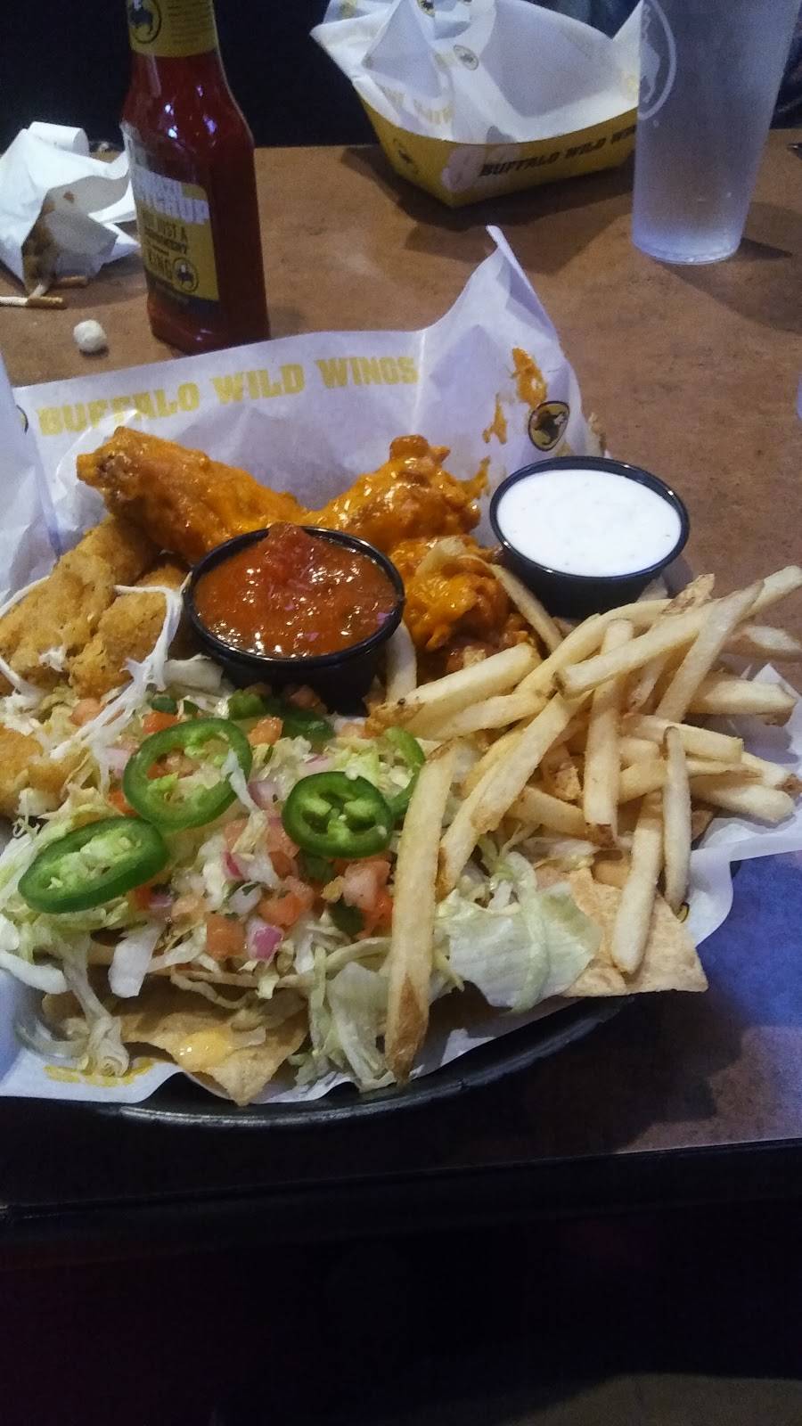 Buffalo Wild Wings | restaurant | 149 N York St, Elmhurst, IL 60126, USA | 6308322999 OR +1 630-832-2999