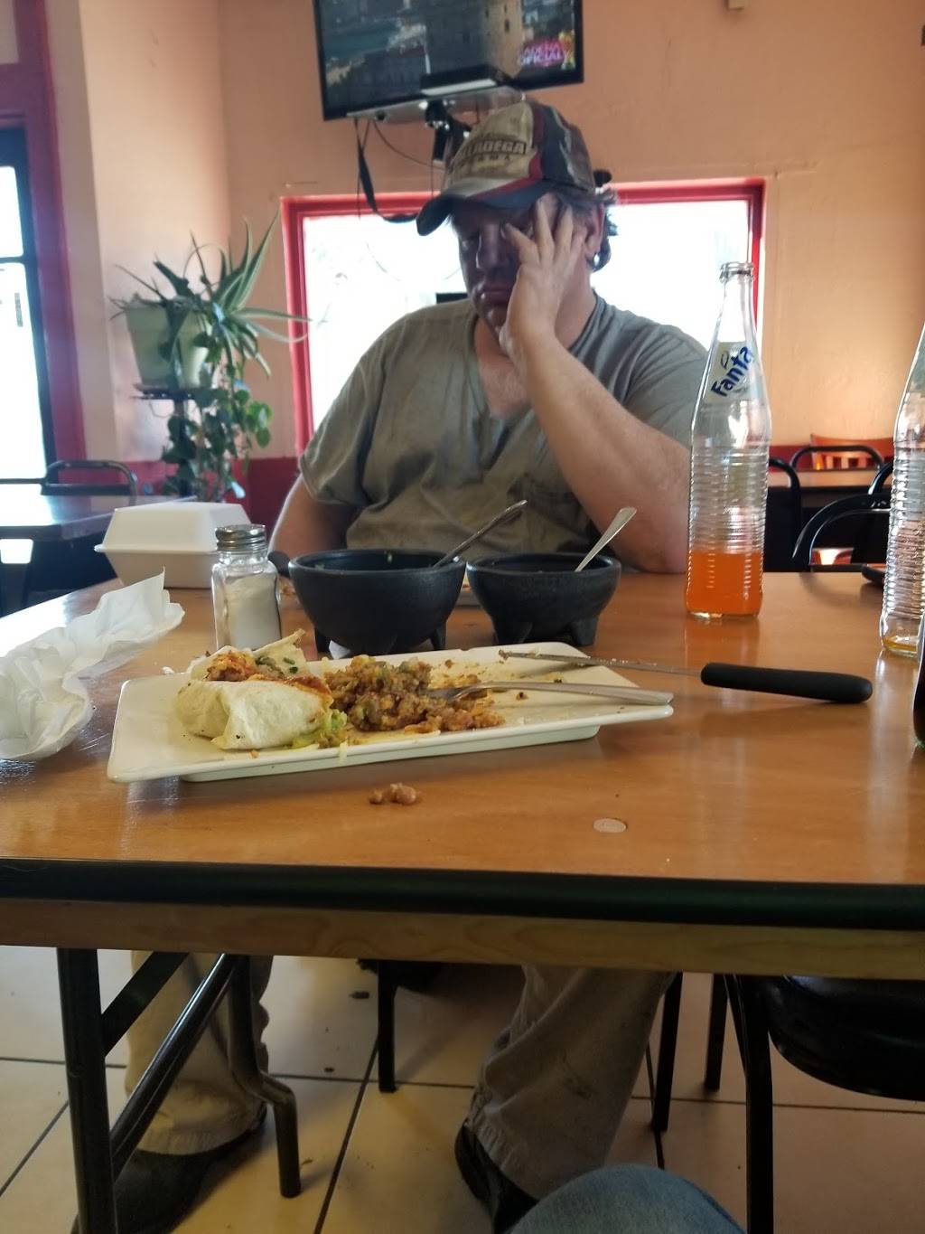 Taqueria La Fogata | restaurant | 4623 S 33rd St, Omaha, NE 68107, USA | 4024037826 OR +1 402-403-7826