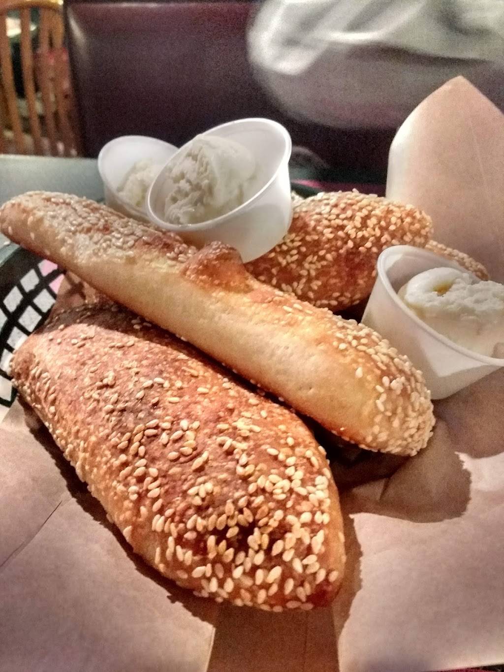 Iannuccis Pizzeria & Italian Restaurant | restaurant | 1981 Hendersonville Rd, Asheville, NC 28803, USA | 8286845050 OR +1 828-684-5050