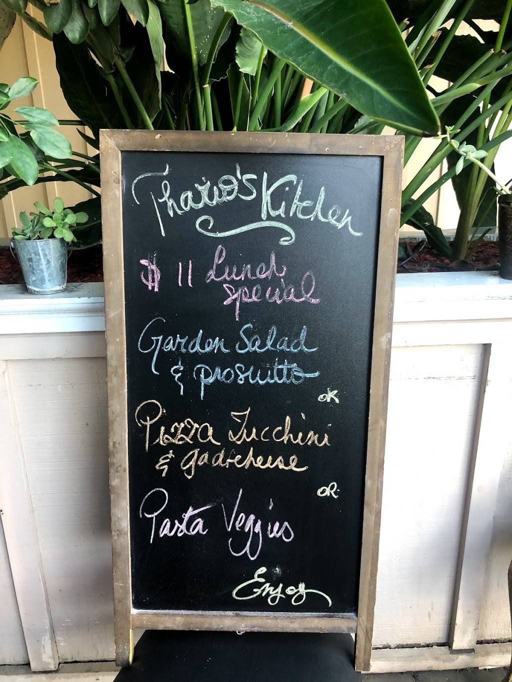 Tharios Kitchen | restaurant | 3807 Santa Claus Ln, Carpinteria, CA 93013, USA | 8056842209 OR +1 805-684-2209