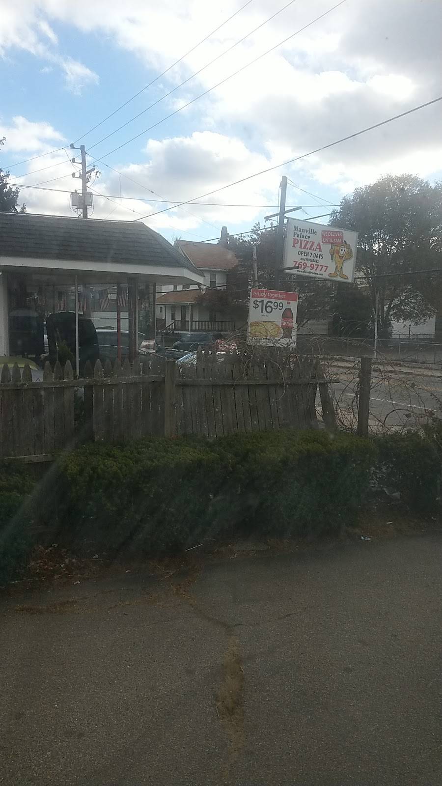 Manville Palace Pizza | restaurant | 141 Railroad St, Manville, RI 02838, USA | 4017699777 OR +1 401-769-9777
