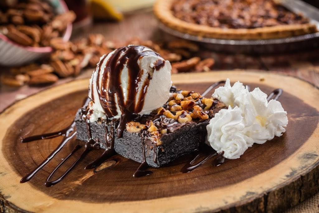 Famous Daves Bar-B-Que | restaurant | 1930 7th St W, St Paul, MN 55116, USA | 6516998800 OR +1 651-699-8800