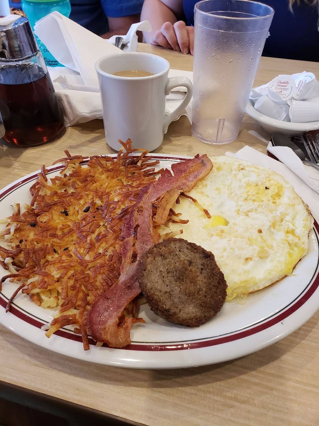 Huddle House | restaurant | 212 Springfield Ave, Newark, NJ 07103, USA | 9738021808 OR +1 973-802-1808