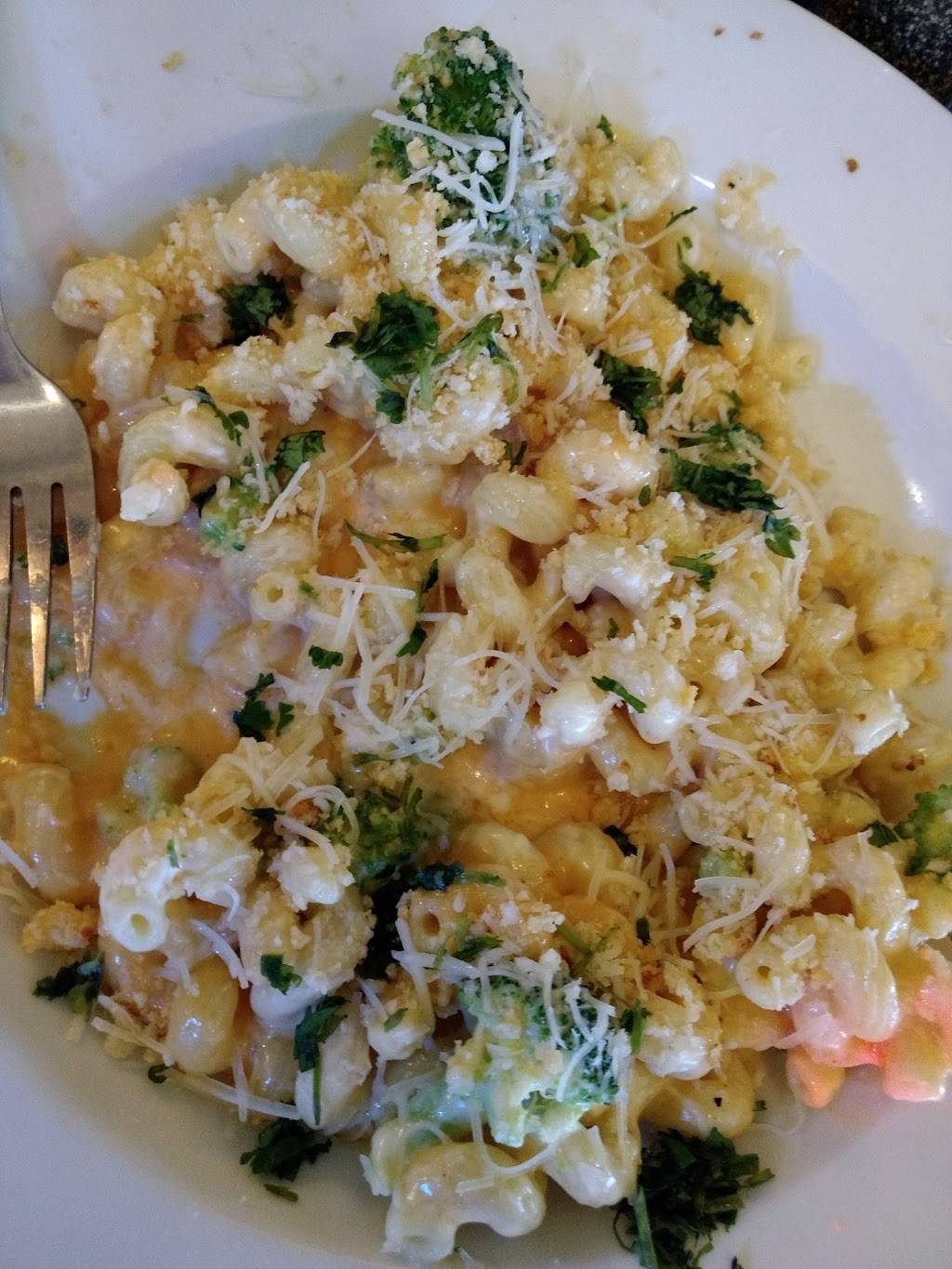 Bar Louie - Genesee Valley Center | night club | 4360 Miller Rd Suite E-1, Flint, MI 48507, USA | 8106001500 OR +1 810-600-1500