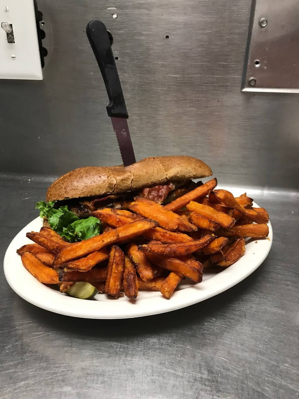 Kens | restaurant | 411 Madison Ave, Skowhegan, ME 04976, USA | 2074743120 OR +1 207-474-3120