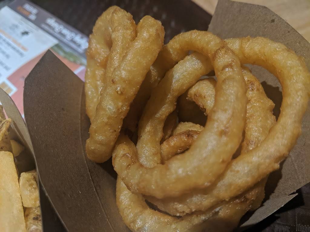 Harveys | restaurant | 7885 McLeod Rd, Niagara Falls, ON L2H 2Y6, Canada | 9053538879 OR +1 905-353-8879