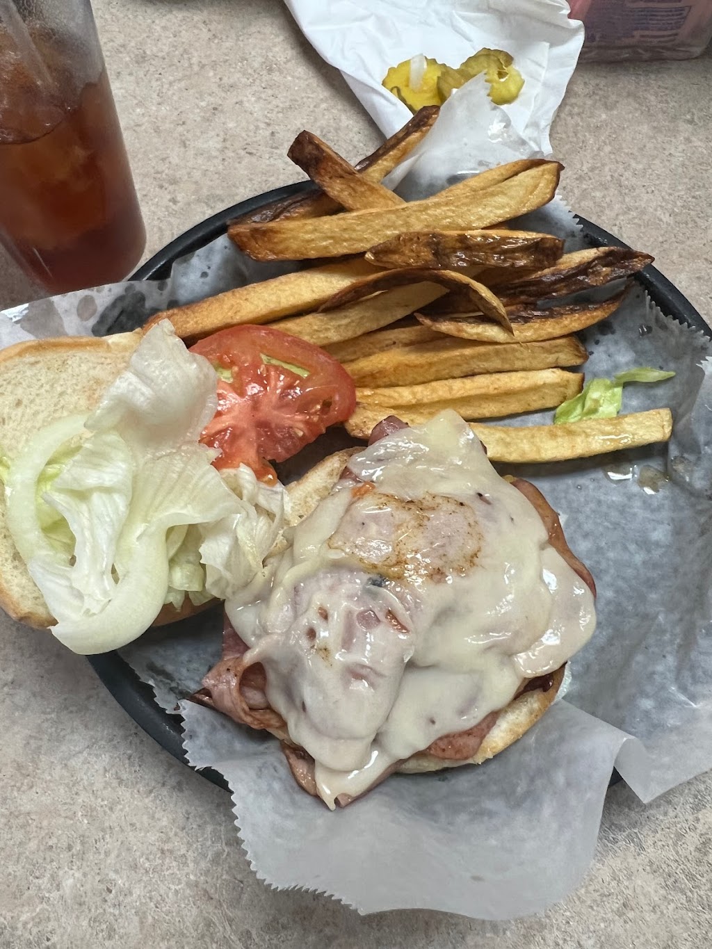 LARIAT COUNTRY KITCHEN | restaurant | 721 N Center Ave, Hardin, MT 59034, USA | 4066651139 OR +1 406-665-1139