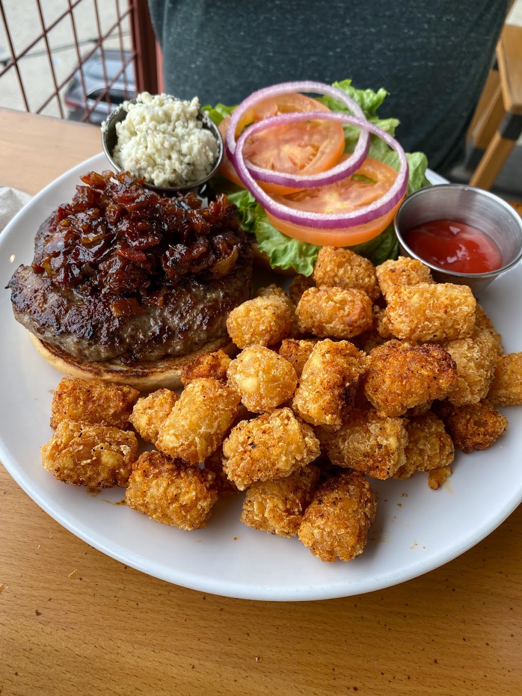 Sylvan Avenue Tavern | restaurant | 1888 Sylvan Ave Suite F250, Dallas, TX 75208, USA | 9729134114 OR +1 972-913-4114