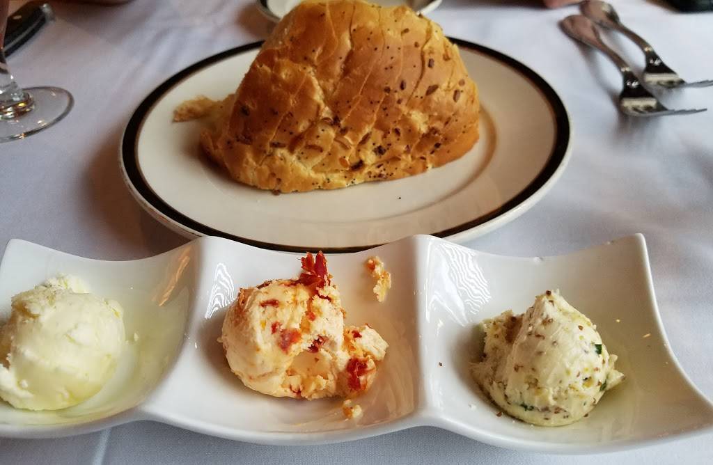 Porters Steakhouse | restaurant | 1000 Eastport Plaza Dr, Collinsville, IL 62234, USA | 6183452400 OR +1 618-345-2400