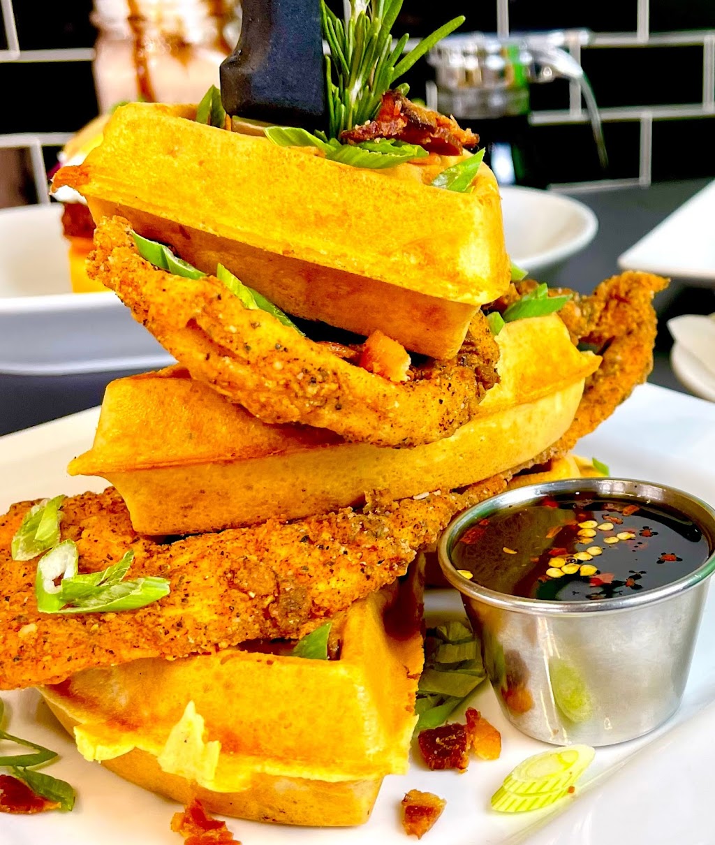 Savanna Restaurant | restaurant | 3334 N Halsted St, Chicago, IL 60657, USA | 7737998647 OR +1 773-799-8647