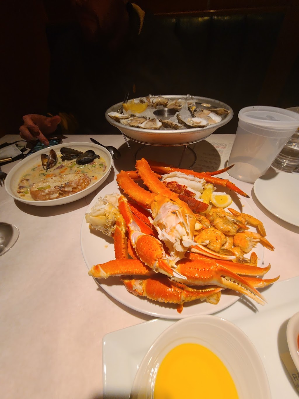 Jax Fish House & Oyster Bar | restaurant | 4814 Roanoke Pkwy, Kansas City, MO 64112, USA | 8164377940 OR +1 816-437-7940