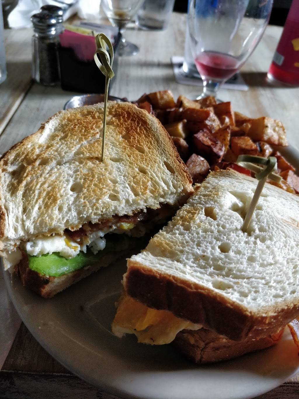 Cedar Point Bar & Kitchen | restaurant | 2370 E Norris St, Philadelphia, PA 19125, USA | 2154235400 OR +1 215-423-5400