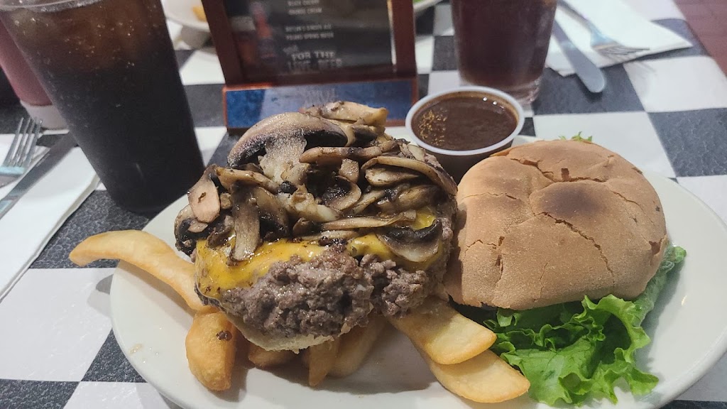 Pauls Da Burger Joint | meal takeaway | 131 2nd Ave, New York, NY 10003, USA | 2125293033 OR +1 212-529-3033