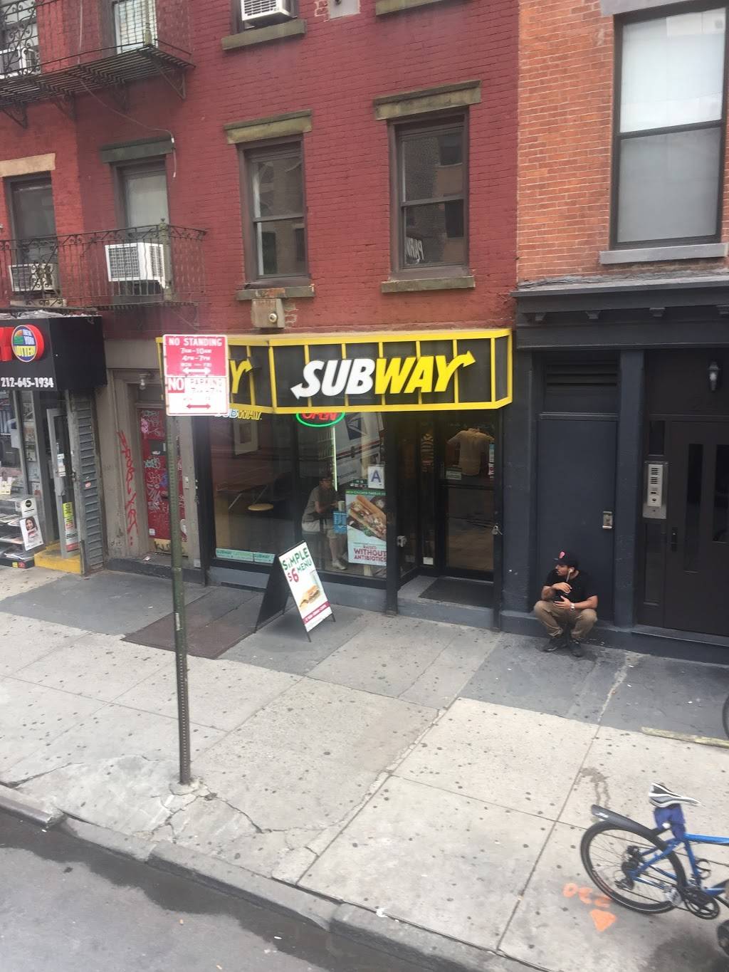 Subway Restaurants | restaurant | 250 10th Ave, New York, NY 10001, USA | 2126755925 OR +1 212-675-5925