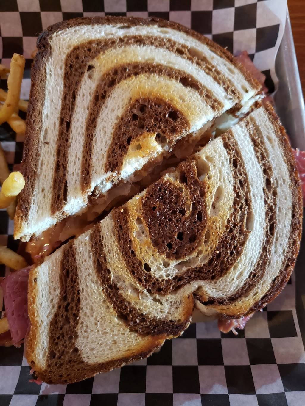 OMalleys Irish Pub | restaurant | 2403 6th Ave, Tacoma, WA 98406, USA | 2536279403 OR +1 253-627-9403