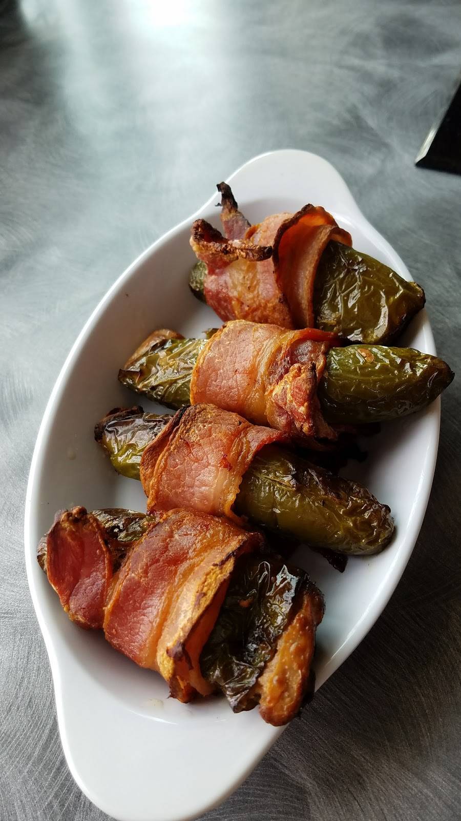 The Neighbors Bar & Grille | restaurant | s16w22255 Arcadian Ave, Waukesha, WI 53186, USA | 2624085872 OR +1 262-408-5872