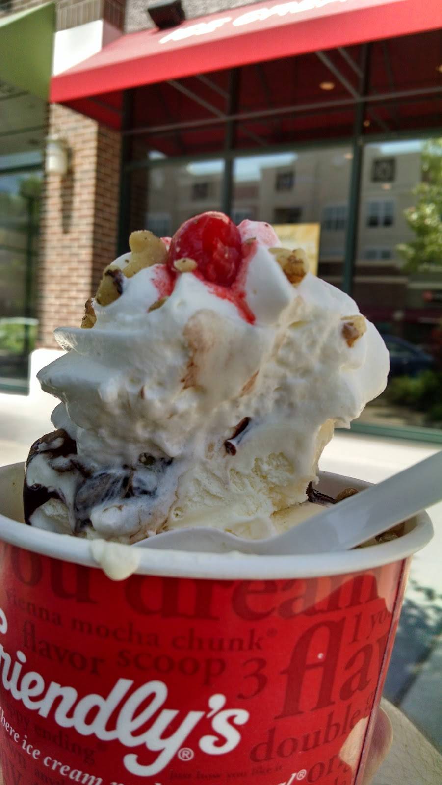 Friendlys | restaurant | 9103 Town Center Blvd, Voorhees Township, NJ 08043, USA | 8562297592 OR +1 856-229-7592