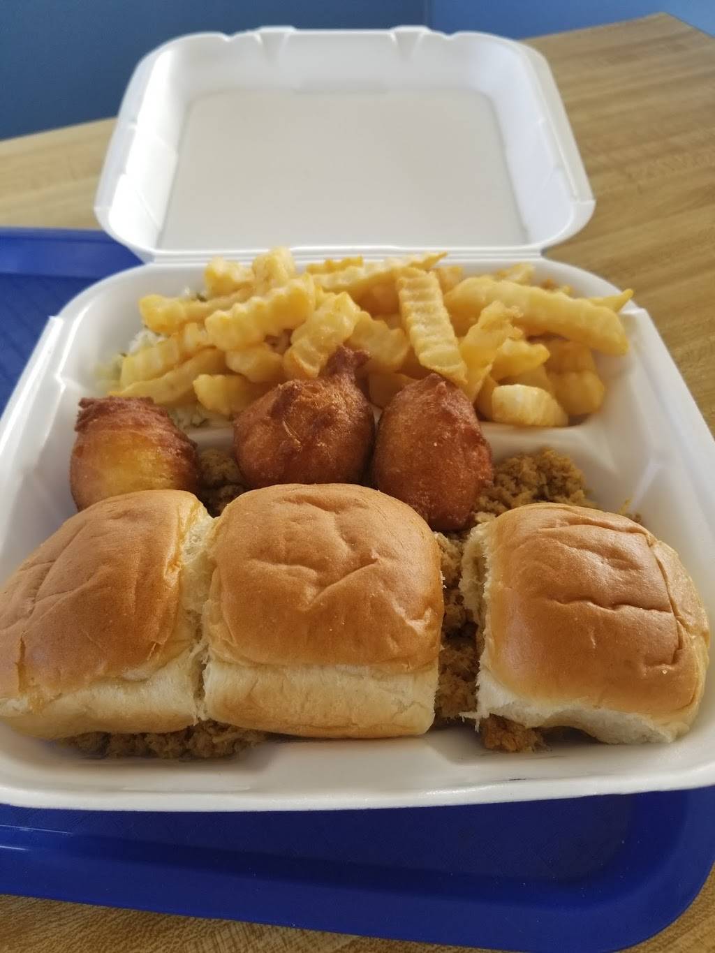 Pauline Bridgemans Barbecue | restaurant | 2535 E 5th St, Lumberton, NC 28358, USA | 9107385485 OR +1 910-738-5485