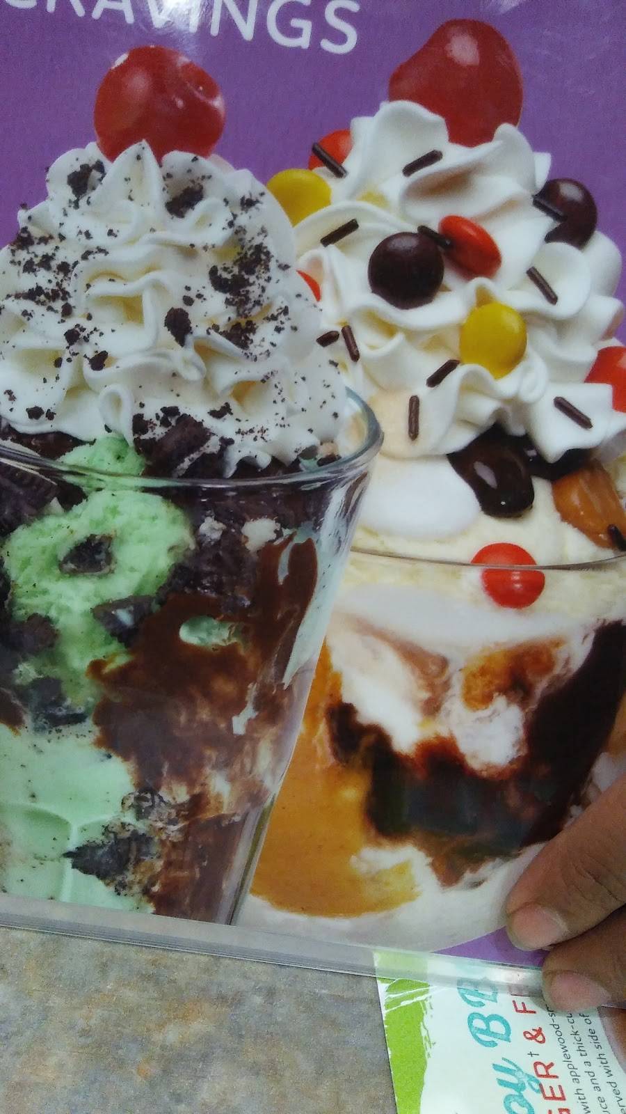 Friendlys | restaurant | 230 Jericho Turnpike, Mineola, NY 11501, USA | 5162940393 OR +1 516-294-0393