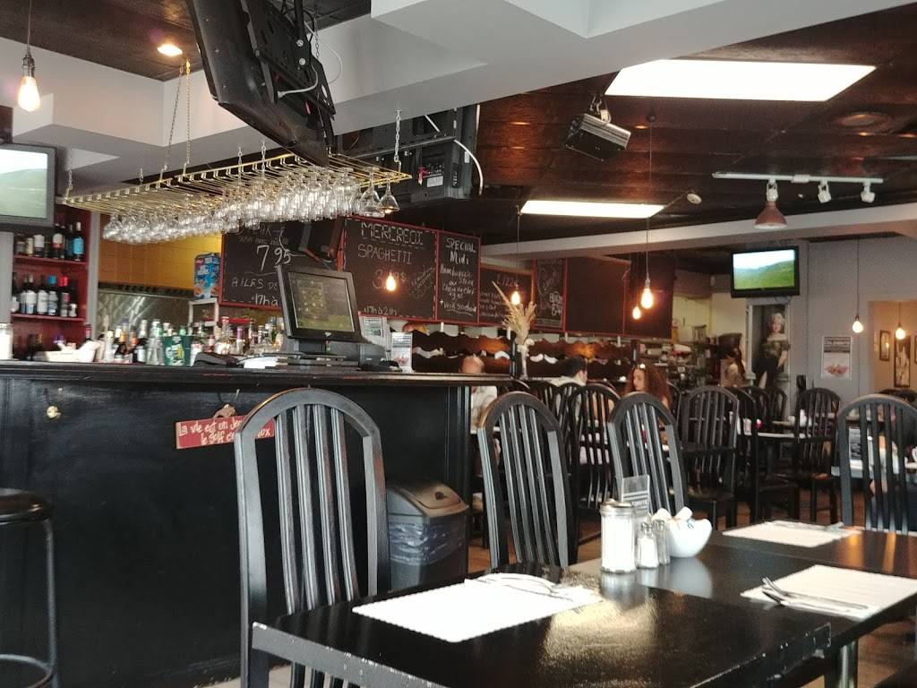 Le Célébrité | restaurant | 3495 Boulevard Taschereau, Saint-Hubert, QC J4T 2G2, Canada | 4506785050 OR +1 450-678-5050