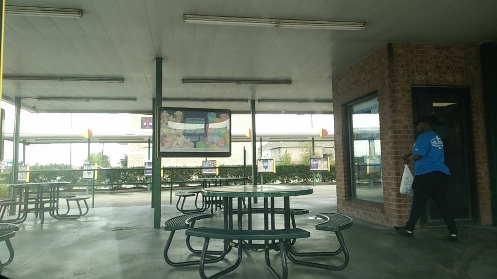 Sonic Drive-In | restaurant | 12710 Tomball Pkwy, Houston, TX 77086, USA | 2812720643 OR +1 281-272-0643