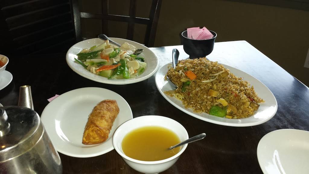 Great Chow | restaurant | 2702, 17 Beale Street, Quincy, MA 02170, USA | 6173281338 OR +1 617-328-1338