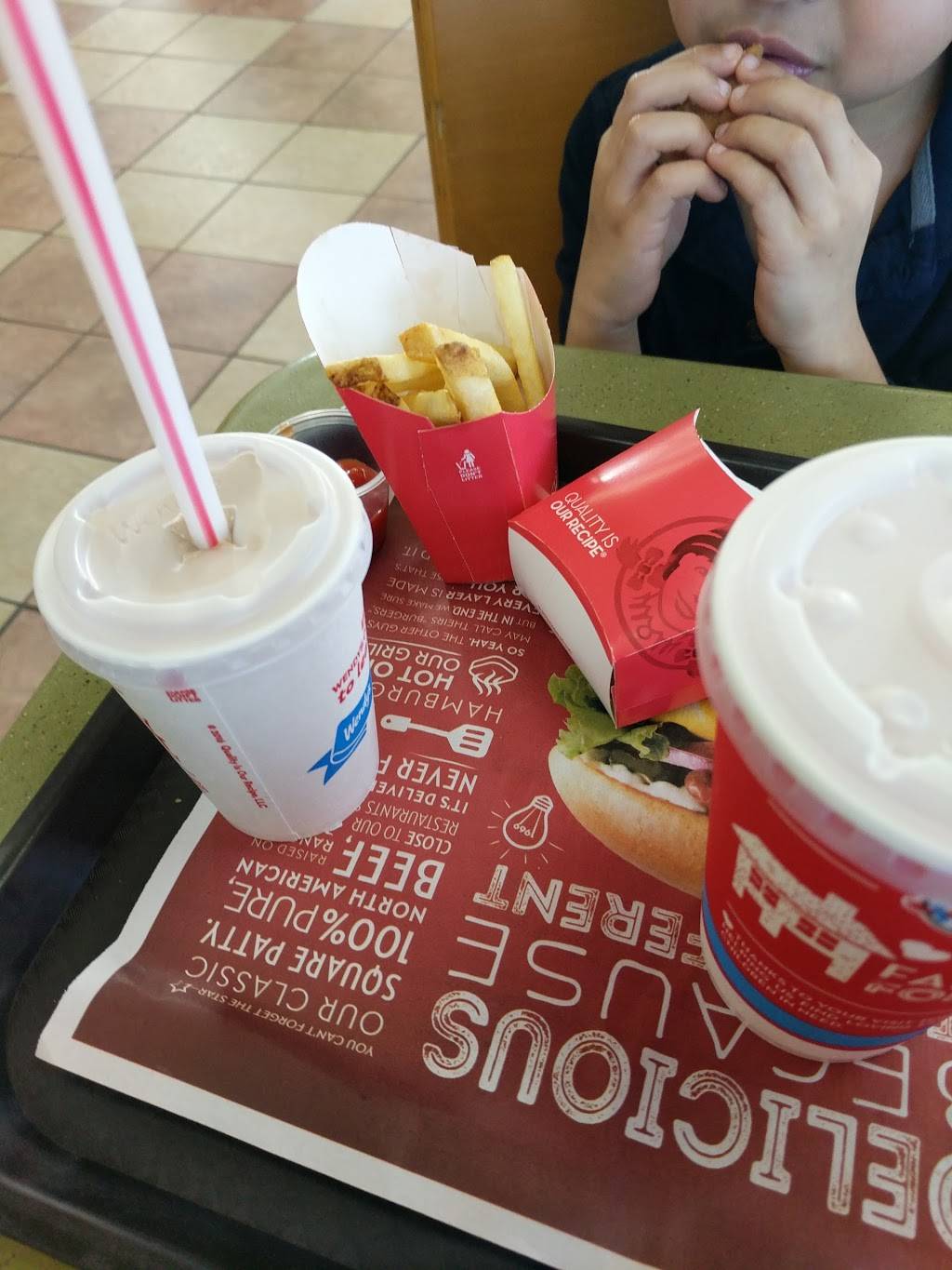 Wendys | restaurant | 1165 Rt 58, Riverhead, NY 11901, USA | 6313693232 OR +1 631-369-3232