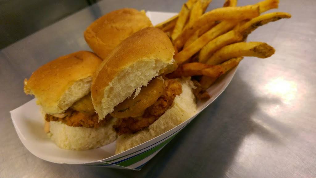 Wing Doozy | restaurant | 3916 Plainfield Ave NE, Grand Rapids, MI 49525, USA | 6166083067 OR +1 616-608-3067