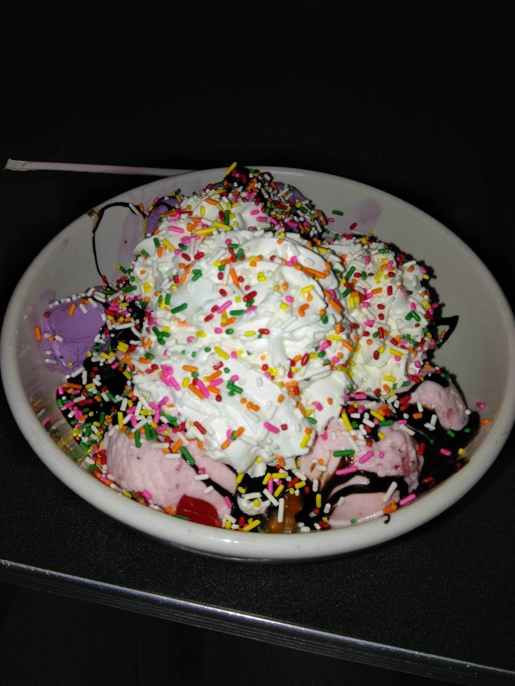 Friendlys | restaurant | 529 Memorial Dr, Chicopee, MA 01020, USA | 4135924221 OR +1 413-592-4221