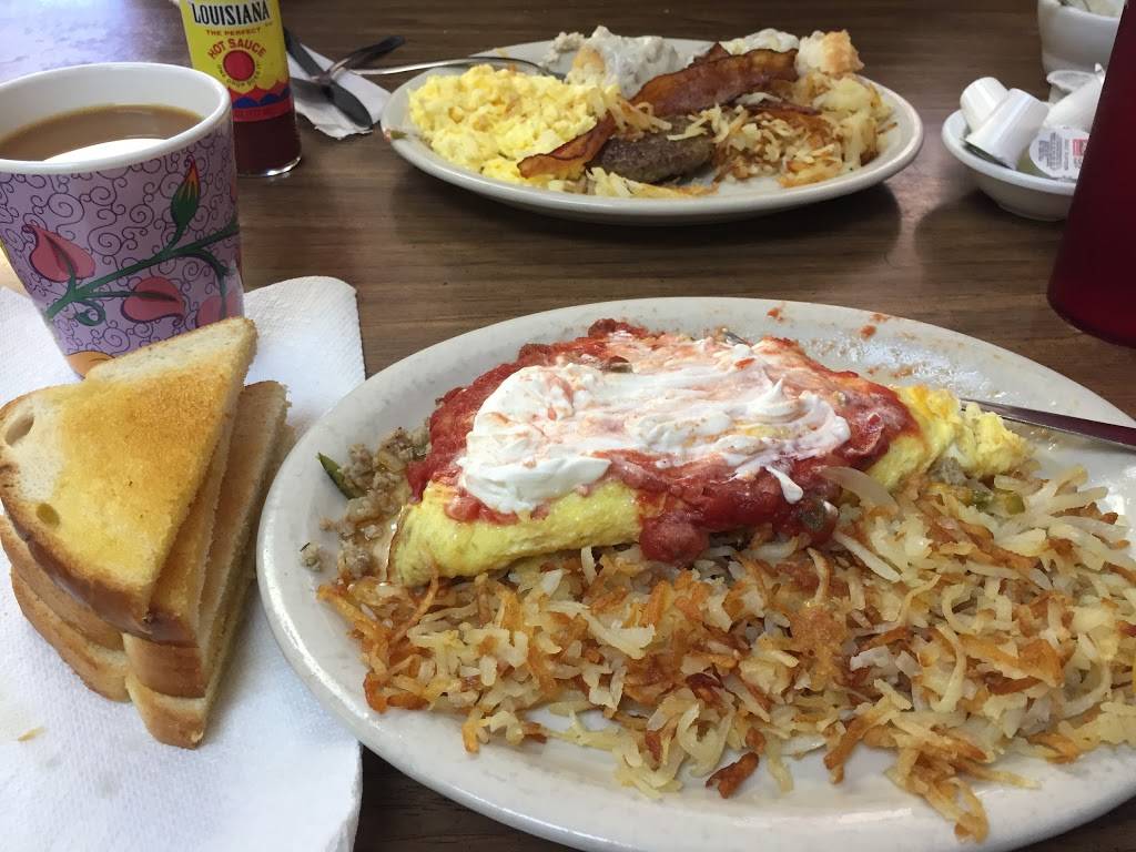 Auntie Cs Restaurant | restaurant | 425 East 61st St N #1b, Park City, KS 67219, USA | 3167447244 OR +1 316-744-7244