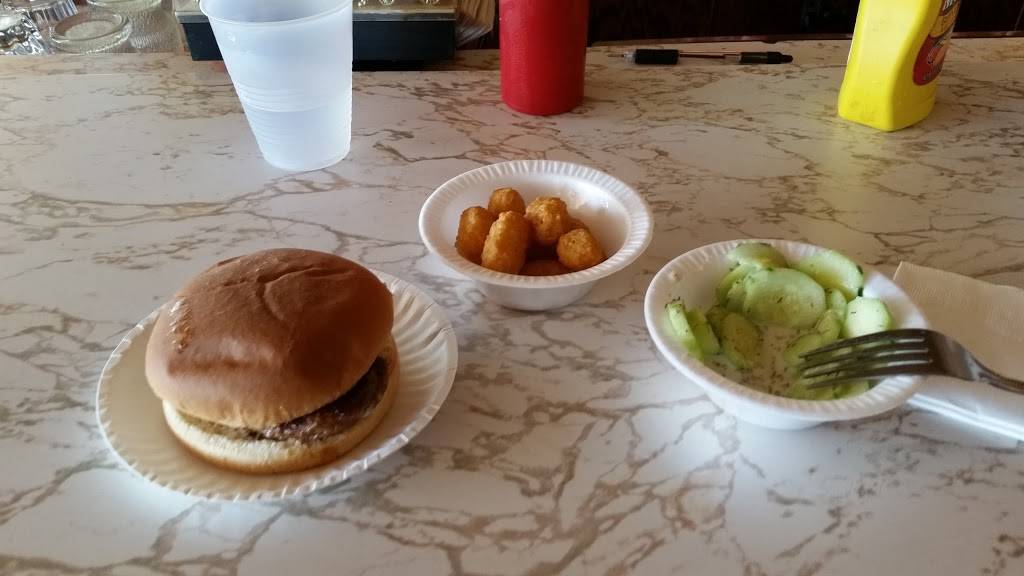 Carols Bar & Grill | restaurant | 103 Guard St, Wauzeka, WI 53826, USA | 6088756151 OR +1 608-875-6151