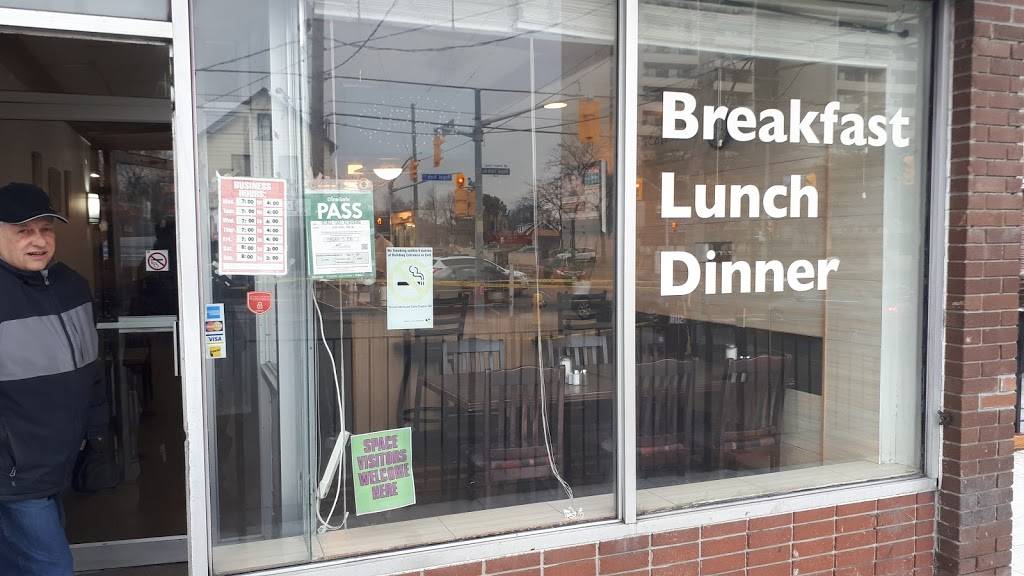 Village Grill Restaurant | restaurant | 349A Royal York Rd, Etobicoke, ON M8Y 2R1, Canada | 4162554175 OR +1 416-255-4175