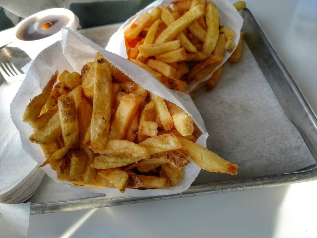 The Burgers Priest | restaurant | 1599 The Queensway, Etobicoke, ON M8Z 1T8, Canada | 4167920054 OR +1 416-792-0054